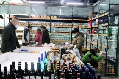 強(qiáng)信心 起好步 開(kāi)新局|巴克圖中哈邊民互市絲路文化商品城恢復(fù)營(yíng)業(yè) 商品貿(mào)易迎春來(lái)